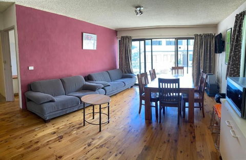 Jindabyne Apartments - Tourism Townsville 0