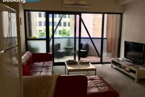 Quiet Laneway Apartment Near Bourke St. Mall - Tourism Townsville 2