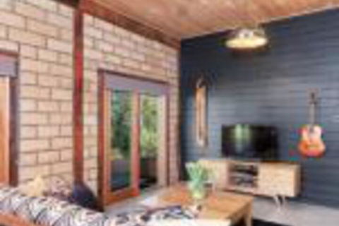 Falls River Luxury Accommodation - Tourism Townsville 0