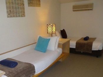 Ironbark - Deluxe Family Townhouse - Tourism Townsville 3
