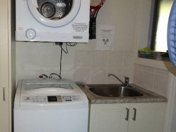Ironbark - Deluxe Family Townhouse - Tourism Townsville 6