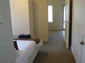 Ironbark - Deluxe Family Townhouse - Tourism Townsville 4
