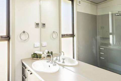 Ecocrackenback 15 'Sustainable Chalet Close To The Slopes.' - Tourism Townsville 4