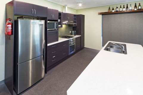 Kickenback Chalet - Contemporary Chalet In The Heart Of Crackenback - Tourism Townsville 4