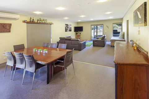 Kickenback Chalet - Contemporary Chalet In The Heart Of Crackenback - Tourism Townsville 3