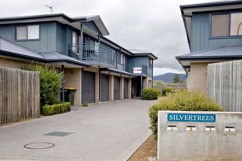 Silvertrees 4 - McLure Circuit, Jindabyne - Tourism Townsville 0
