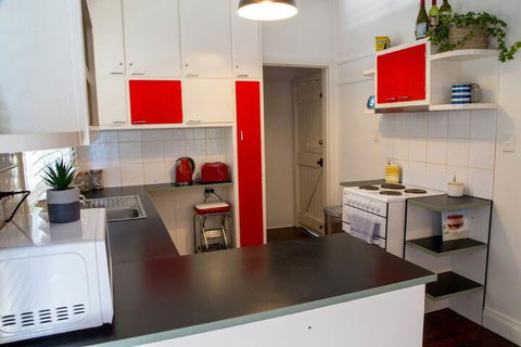 Frankies Beach House - Tourism Townsville 3