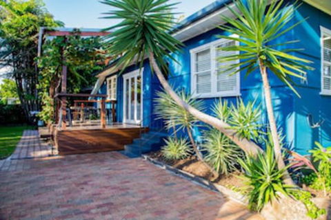 Frankies Beach House - Tourism Townsville 0