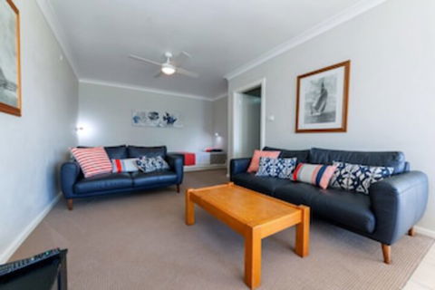 Quarterdeck, Unit 1/ 12 Magnus Street - Tourism Townsville 0