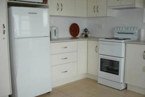 Quarterdeck, Unit 1/ 12 Magnus Street - Tourism Townsville 3