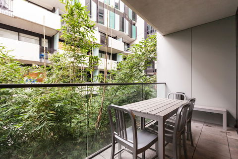 ZACH, 1BDR St.Kilda Apartment - Tourism Townsville 0