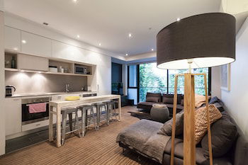 ZACH, 1BDR St.Kilda Apartment - Tourism Townsville 1