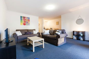 DAWN, 2BDR Carlton Apartment - Tourism Townsville 0