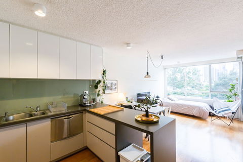 ISAAC, 1BDR South Melbourne Apartment - Tourism Townsville 1
