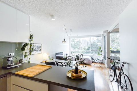 ISAAC, 1BDR South Melbourne Apartment - Tourism Townsville 4