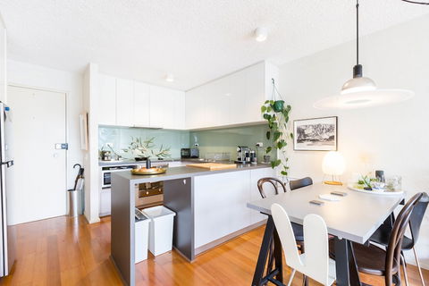 ISAAC, 1BDR South Melbourne Apartment - Tourism Townsville 5