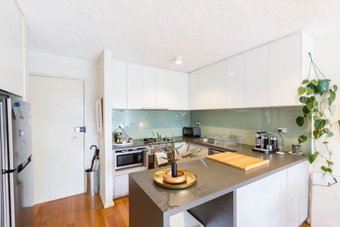 ISAAC, 1BDR South Melbourne Apartment - Tourism Townsville 3