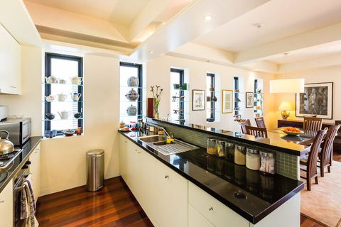 BELLE, 2BDR Melbourne Apartment - Tourism Townsville 5