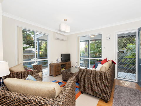 Pine Cottage 5A Nelson Street - Tourism Townsville 3