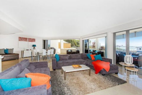 KINGSCLIFF OCEAN FRONT TERRACE 4 - Tourism Townsville 0