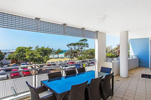 KINGSCLIFF OCEAN FRONT TERRACE 4 - Tourism Townsville 1