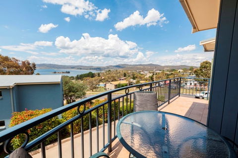 Torino 3 - Lake Jindabyne & Snowy Mountain Views - Tourism Townsville 1