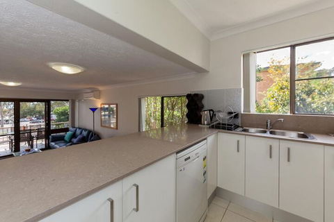 Tradewinds Unit 3 110 Victoria Parade - Tourism Townsville 5
