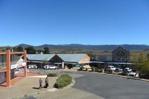 Razorback 11 - Razorback Plaza Jindabyne - Tourism Townsville 1