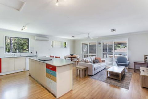 Navala Avenue 6 - Tourism Townsville 0