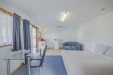 Queechy Motel - Tourism Townsville 6
