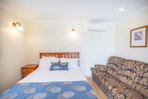 Queechy Motel - Tourism Townsville 3