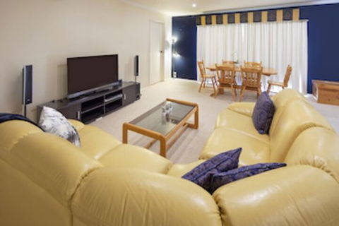 Cobbon Retreat - Tourism Townsville 0