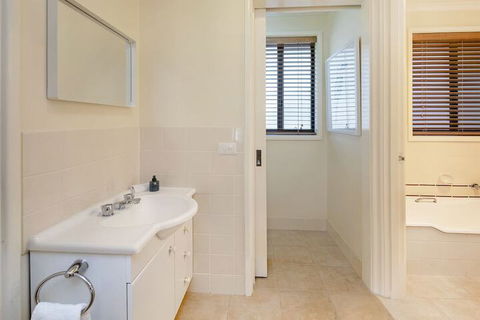 Cobbon Retreat - Tourism Townsville 4