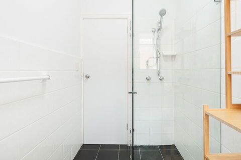 Newly Renovated Apt Close To CBD Unit 2 - Tourism Townsville 6