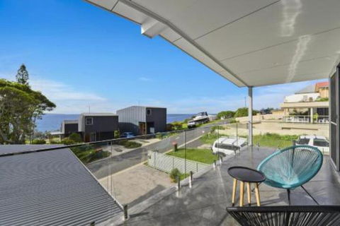 Due North Beach House - Tourism Townsville 3