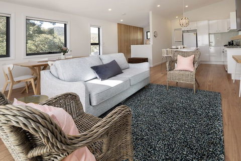 Grasmere Chalet - Tourism Townsville 4