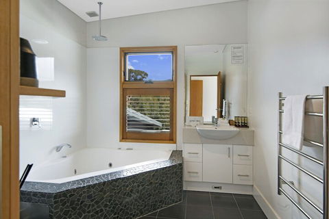 Grey Mare Chalet - Tourism Townsville 4