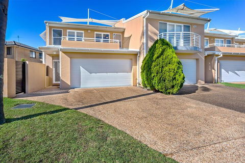 Sandcastles 1 / 8 Ala Moana Way - Tourism Townsville 1