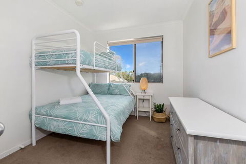 BEACH BLISS LUXURIOUS APARTMENT With POOL - Tourism Townsville 6