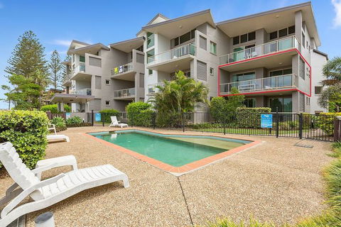 BEACH BLISS LUXURIOUS APARTMENT With POOL - Tourism Townsville 0