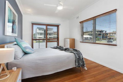 BEACH HOUSE On PEARL - Tourism Townsville 0