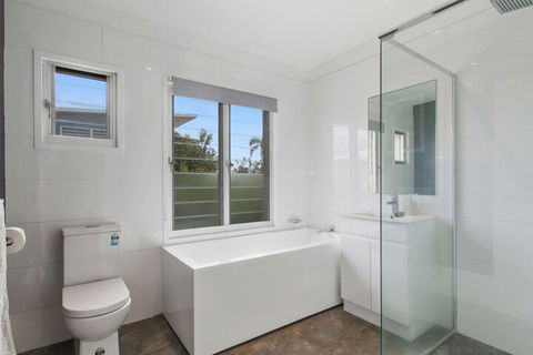 BEACH HOUSE On PEARL - Tourism Townsville 7