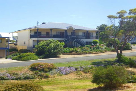 Lavender Hills 12 Bennett Street - Tourism Townsville 4