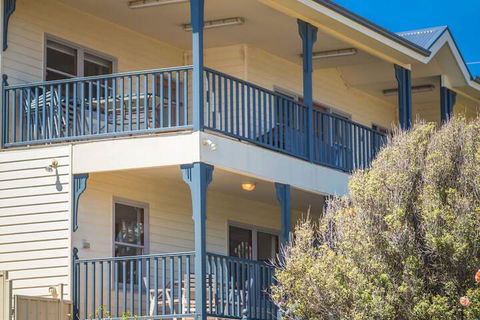 Lavender Hills 12 Bennett Street - Tourism Townsville 2