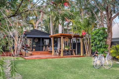 A PERFECT STAY - 3 Salty Sisters - Tourism Townsville 0