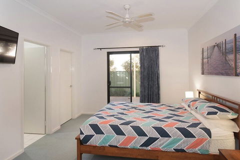 Footsteps From The Bay - Tourism Townsville 4