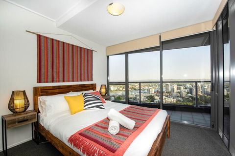 CBD African Charm, Story Bridge & River Views - Tourism Townsville 7