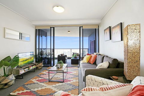 CBD African Charm, Story Bridge & River Views - Tourism Townsville 3
