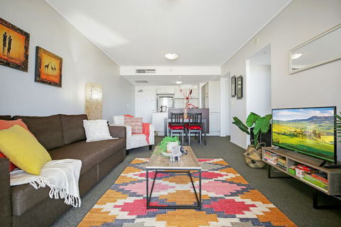 CBD African Charm, Story Bridge & River Views - Tourism Townsville 4