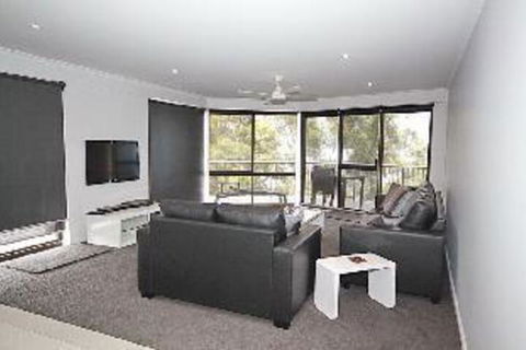 Skyline Unit 8 / 12 Thurlow Avenue - Tourism Townsville 2